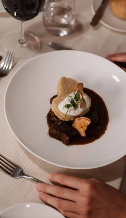 Gulasch mit Semmelknödel