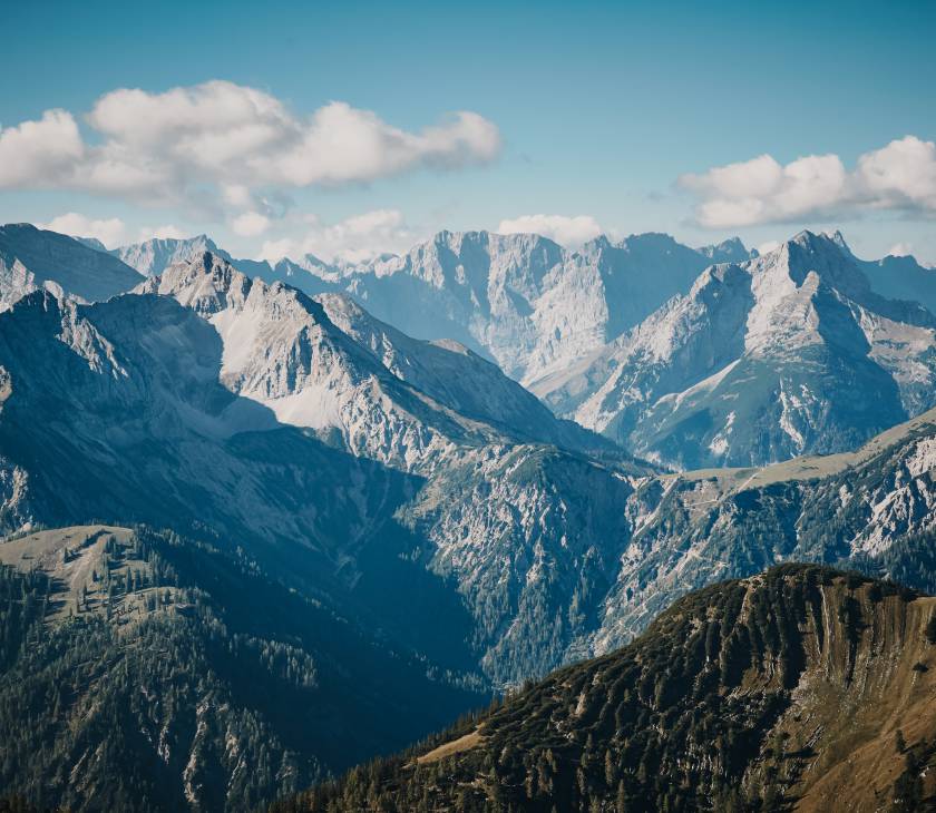 Panoramablick auf die Tiroler Alpen